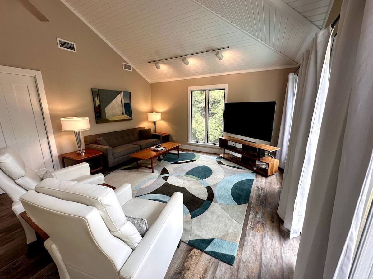 Living room · View 1