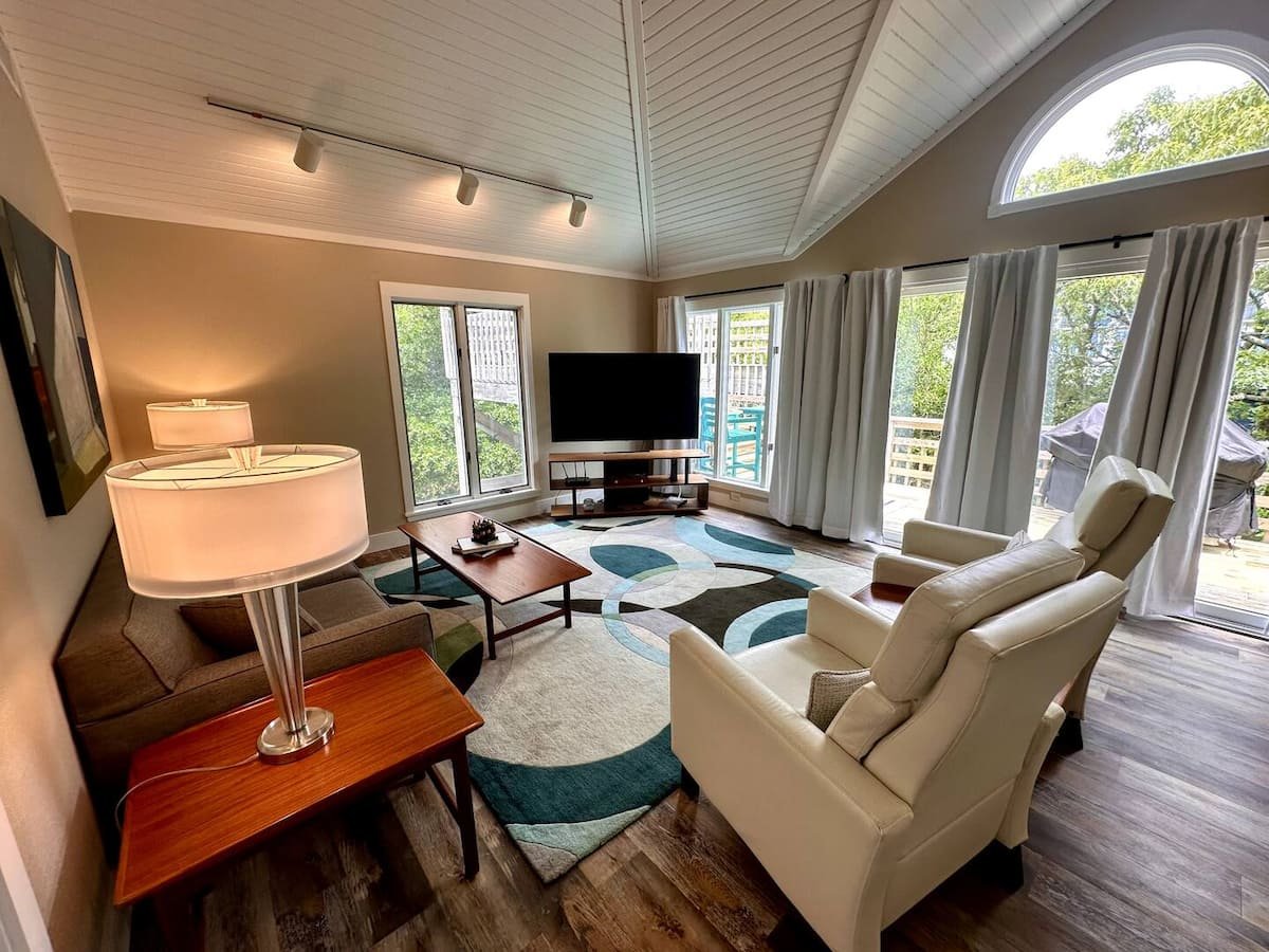 Living room · View 2