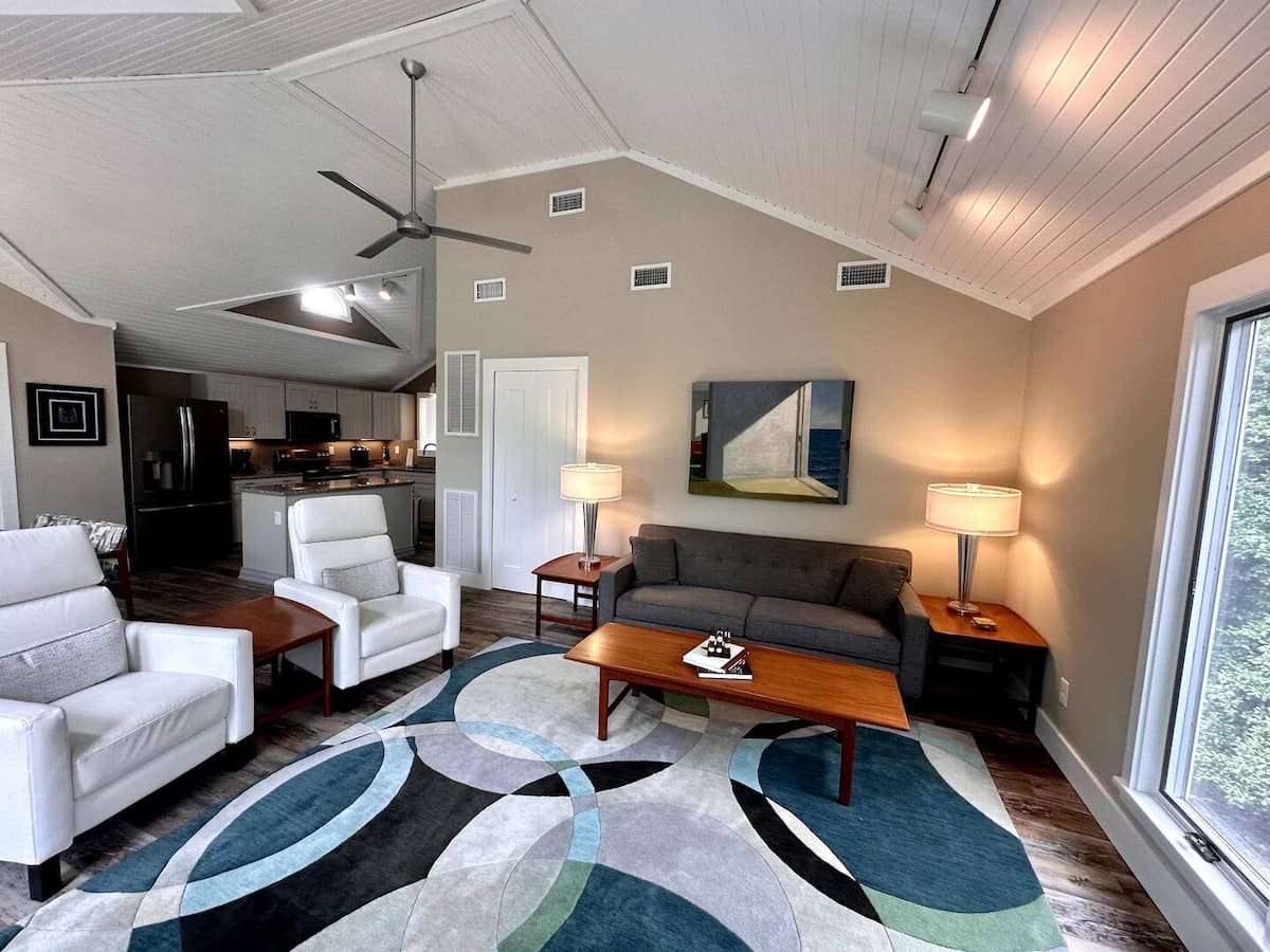 Living room · View 4