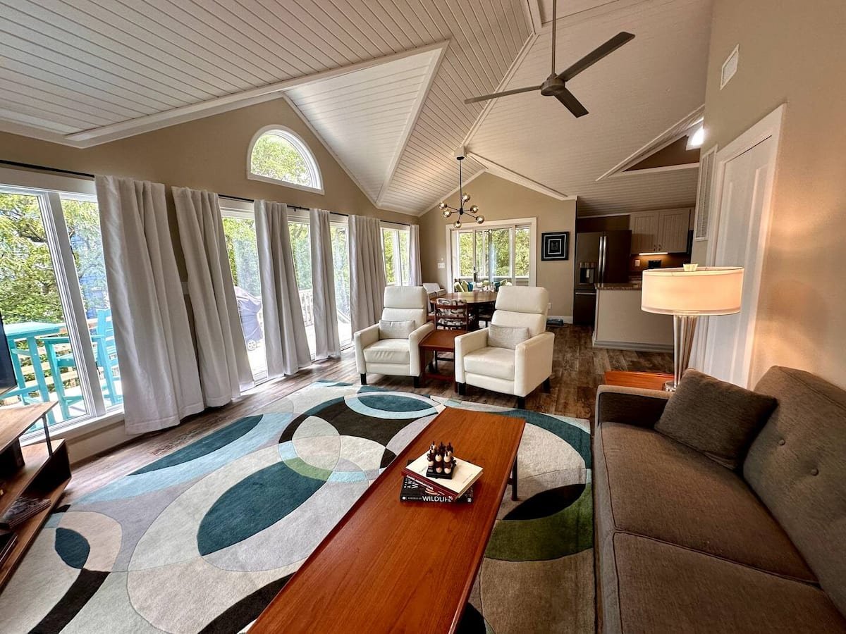 Living room · View 5