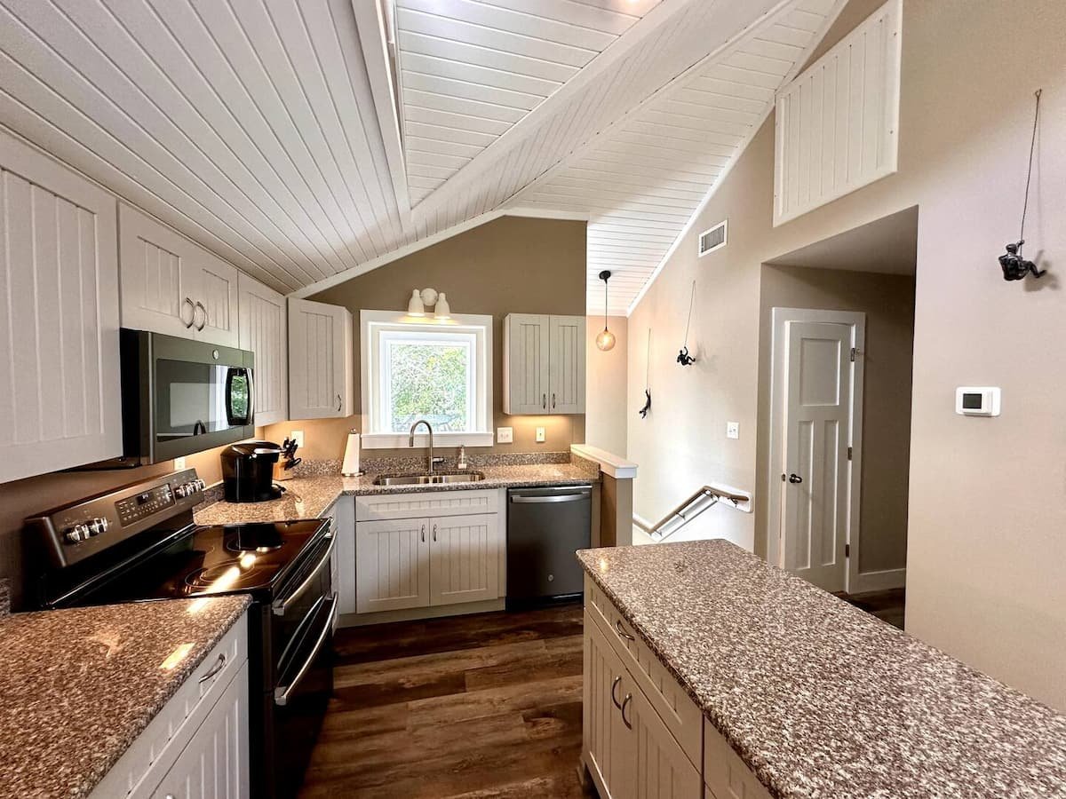 Full kitchen · View 3