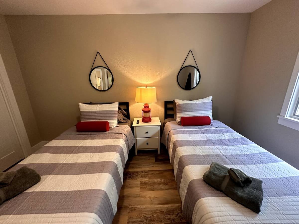 Twin bedroom