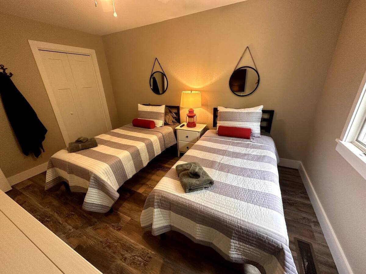 Twin bedroom