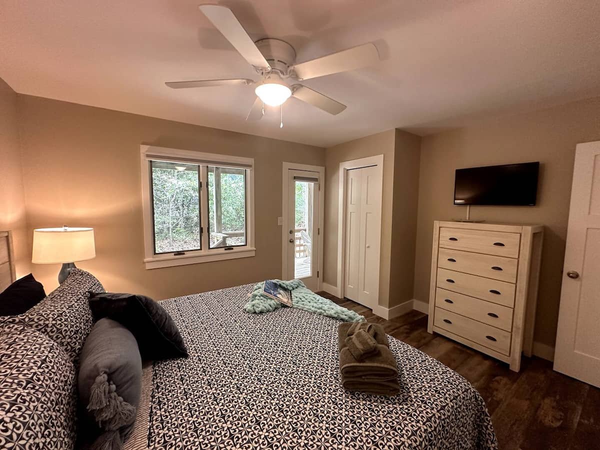 Guest bedroom