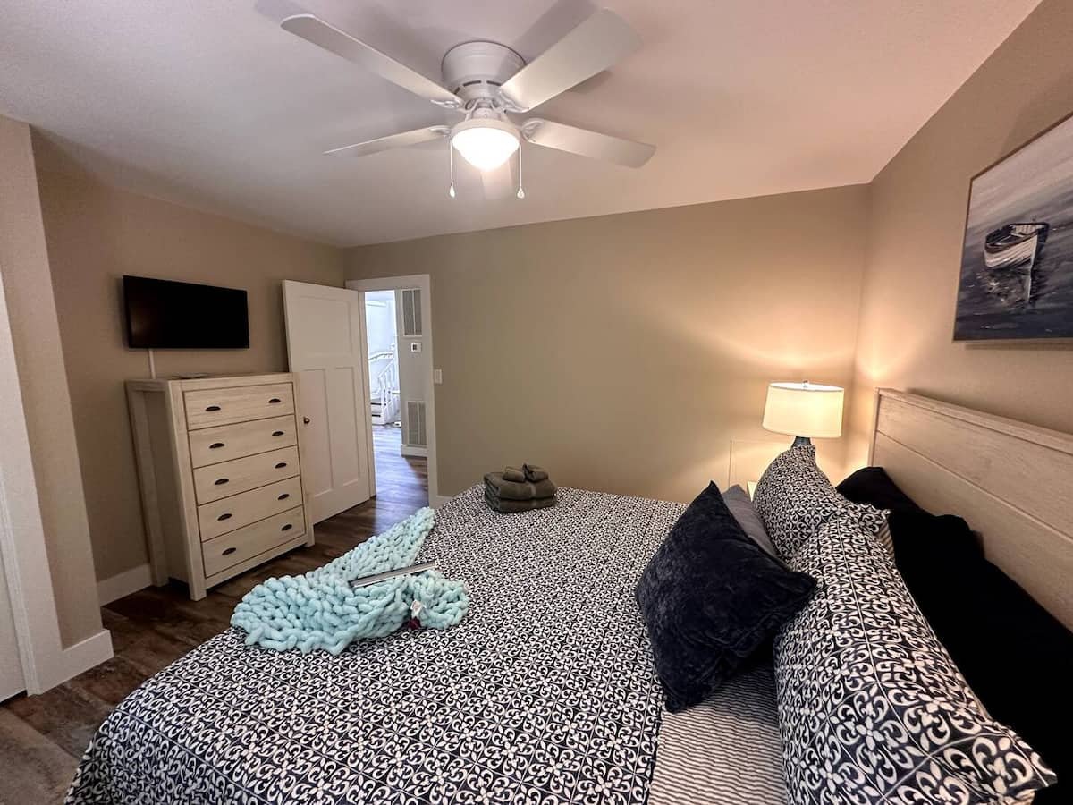 Guest bedroom