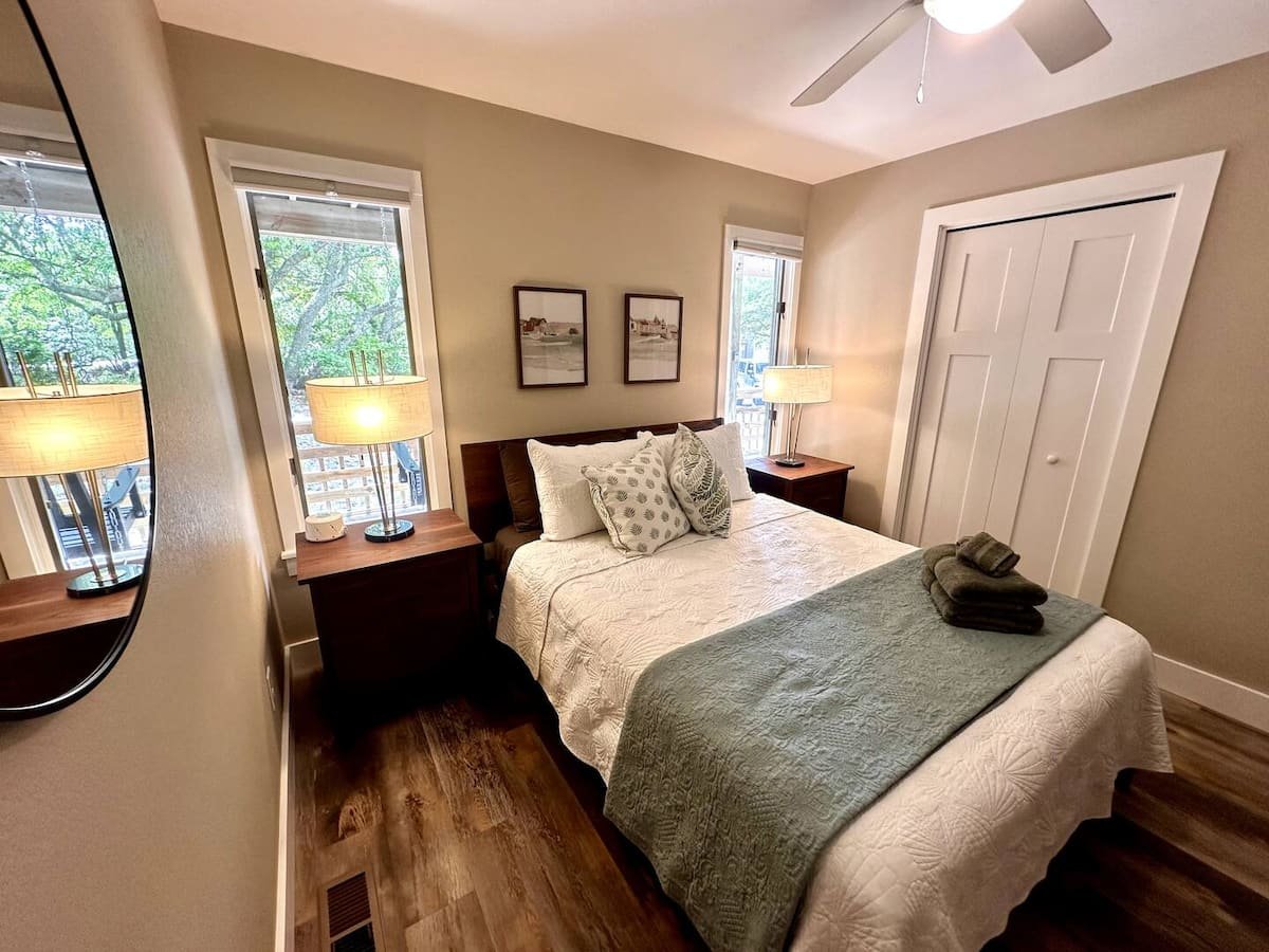 Guest bedroom