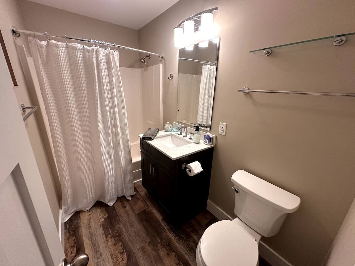 Downstairs full bathroom