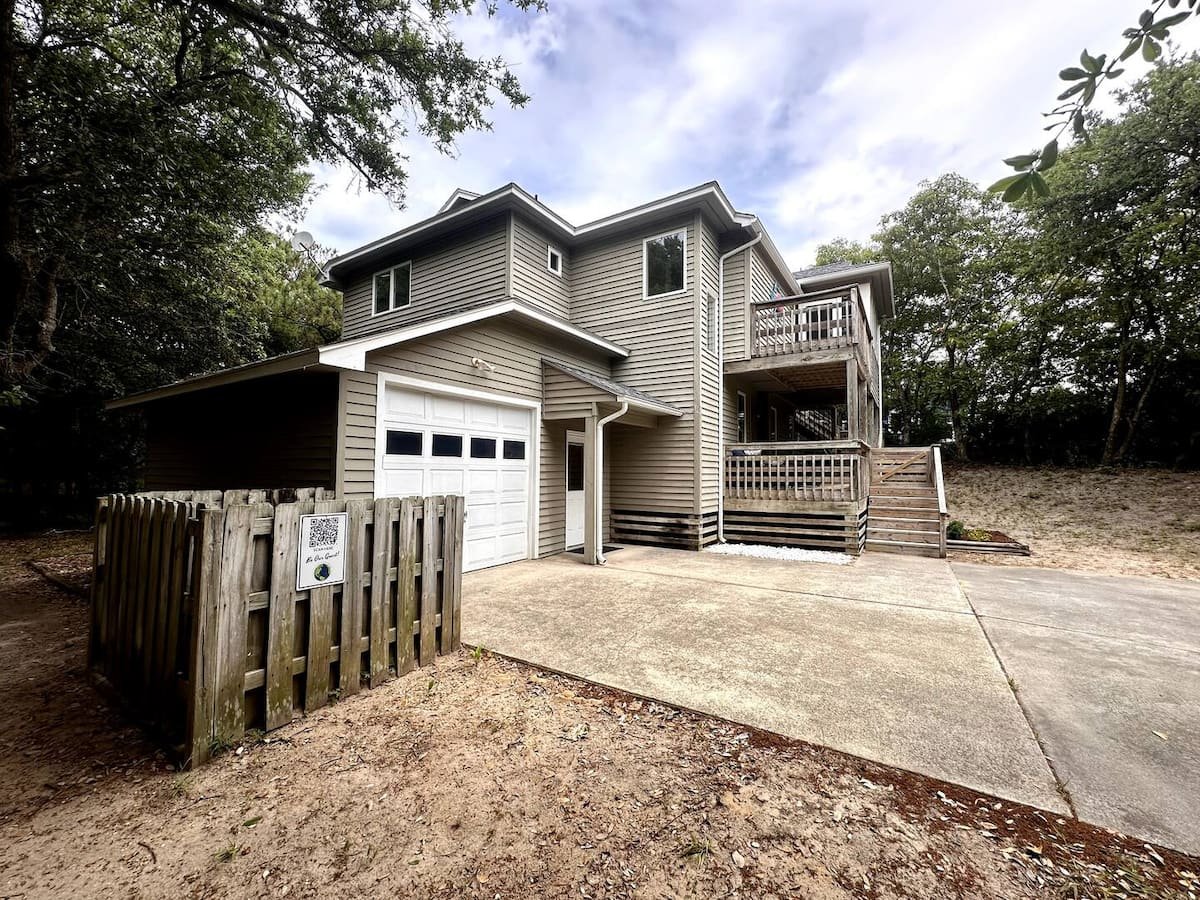 Front yard · View 1