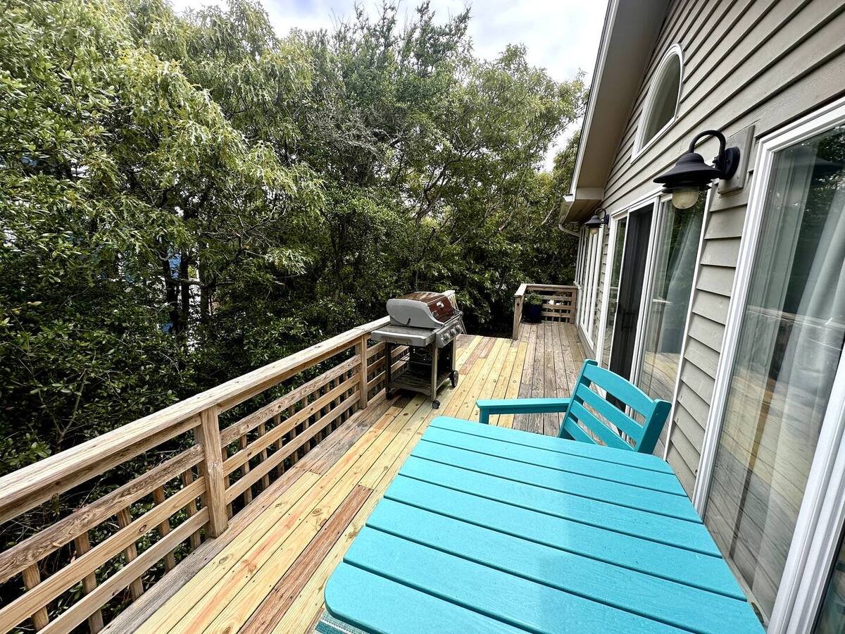 Deck · View 3