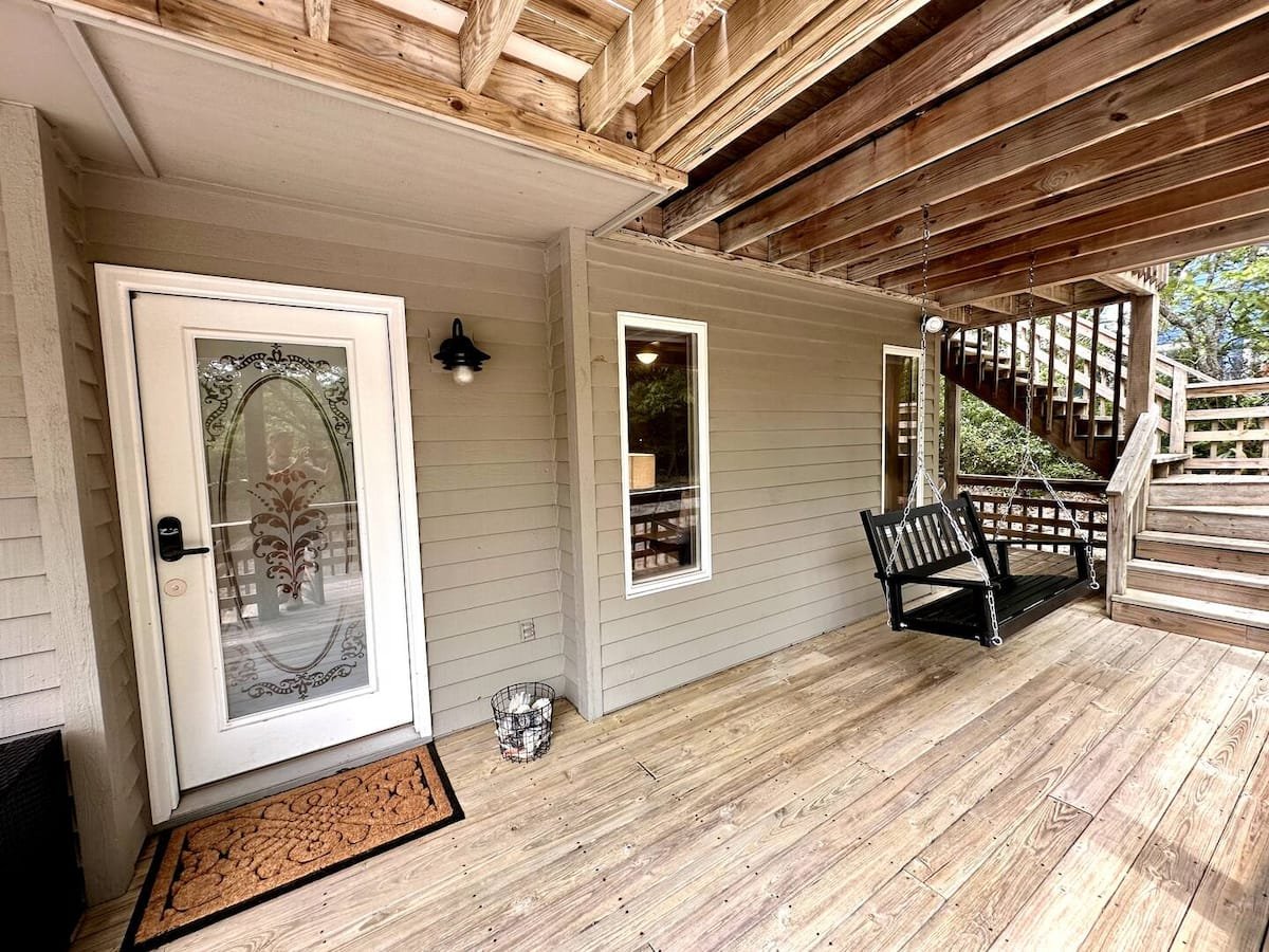 Lower deck entrance